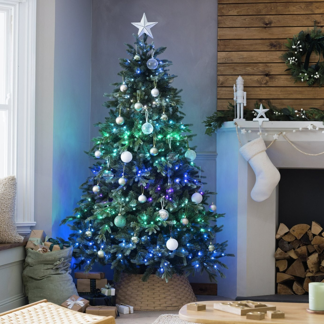 7ft Pre lit Natural Look Christmas Tree 7ft Pre lit Natural Look Christmas Tree